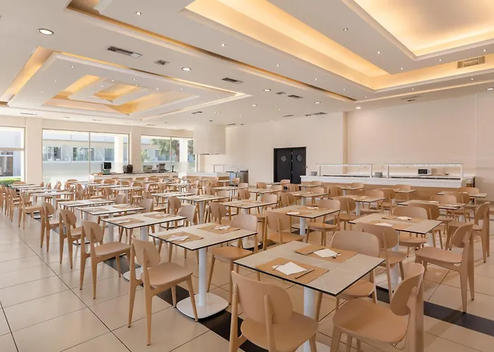 Bay Village Афанту