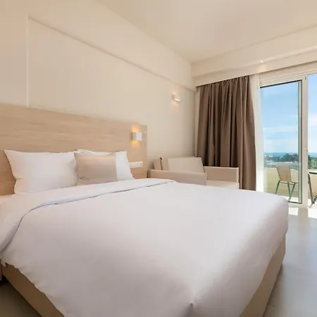 Bay Village 4*